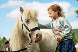 Pony reiten am Südtiroler Bauernhof
